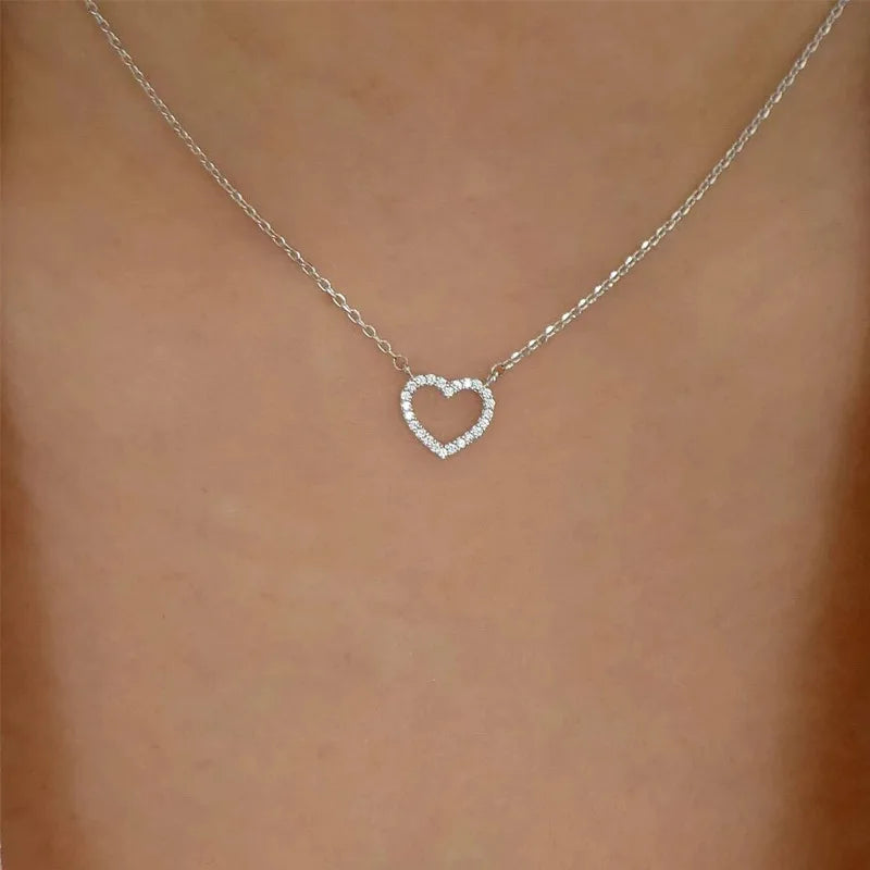 Varios collares delicados