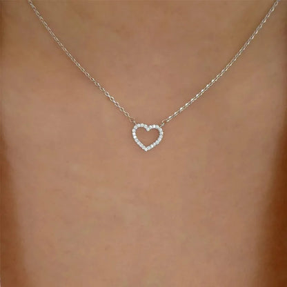 Varios collares delicados